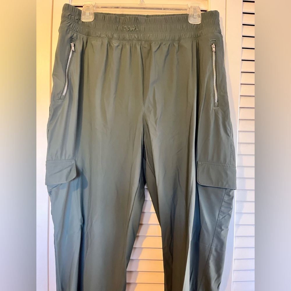 Old navy Womens olive green go dry pants size large - Picture 3 of 6